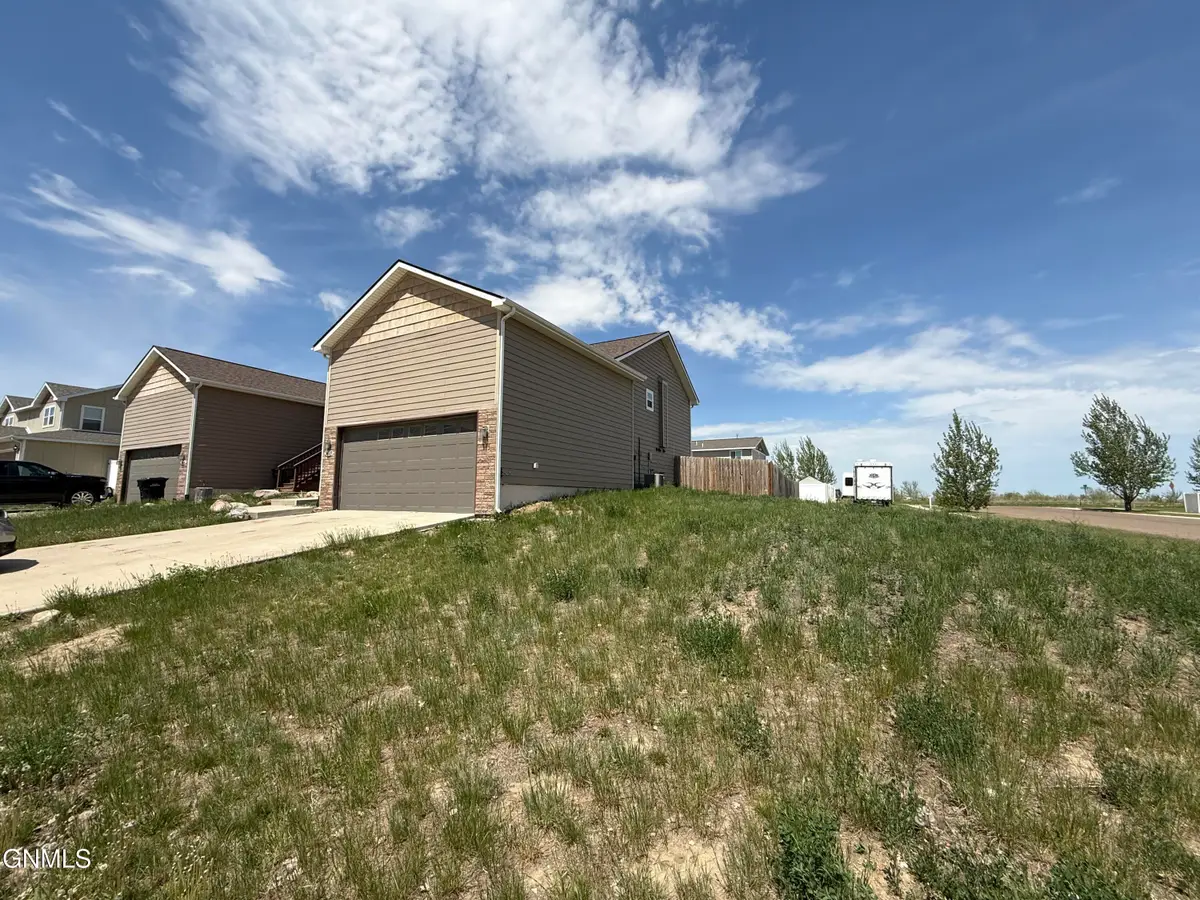 3418 10th Avenue Ne, Watford City, ND 58854 - #1