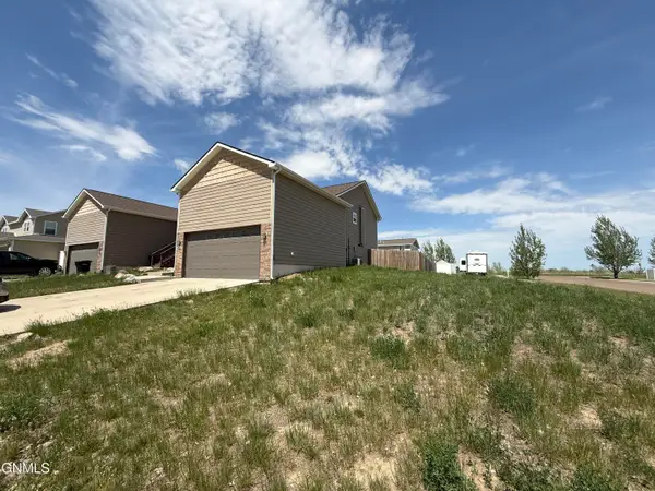 3418 10th Avenue Ne, Watford City, ND 58854