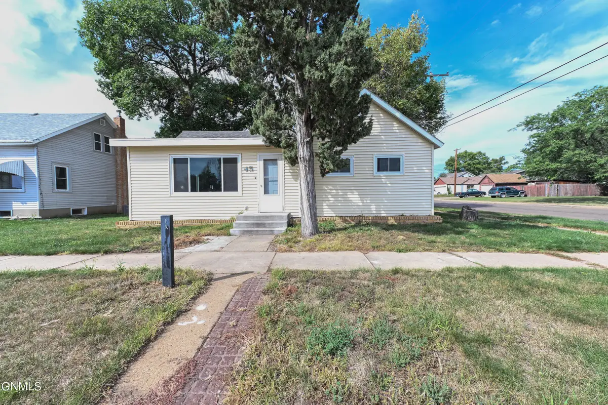45 9th Avenue W, Dickinson, ND 58601 - #1