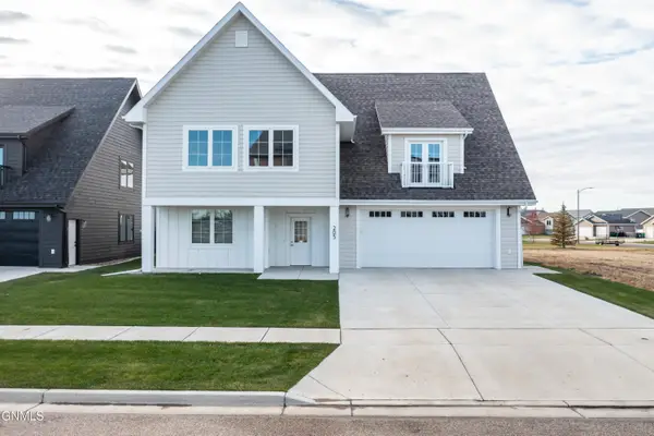 205 Lennox Drive, Bismarck, ND 58504