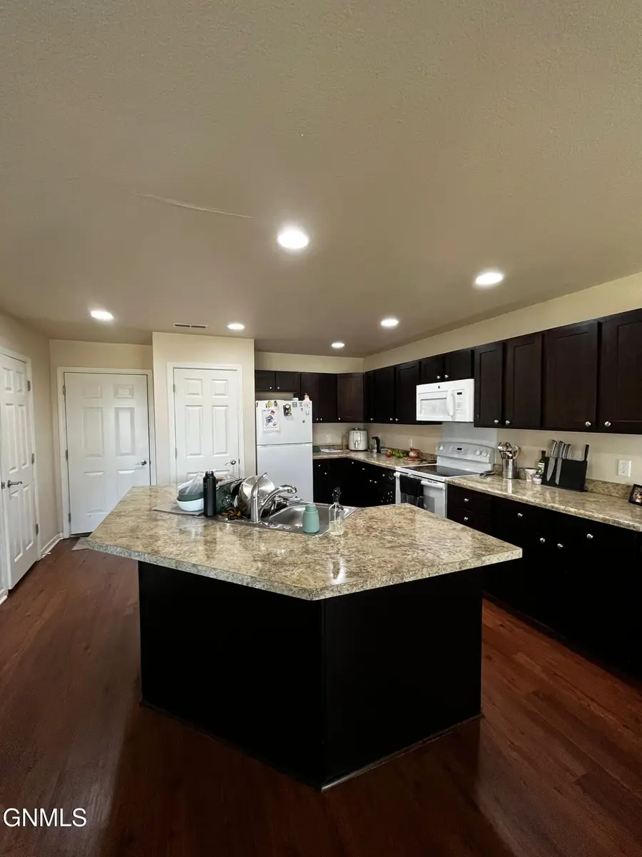 3602 Long Branch Avenue, Williston, ND 58801 - #2