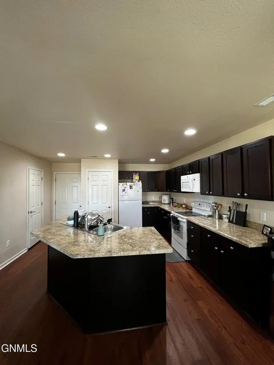 3602 Long Branch Avenue, Williston, ND 58801 - #3
