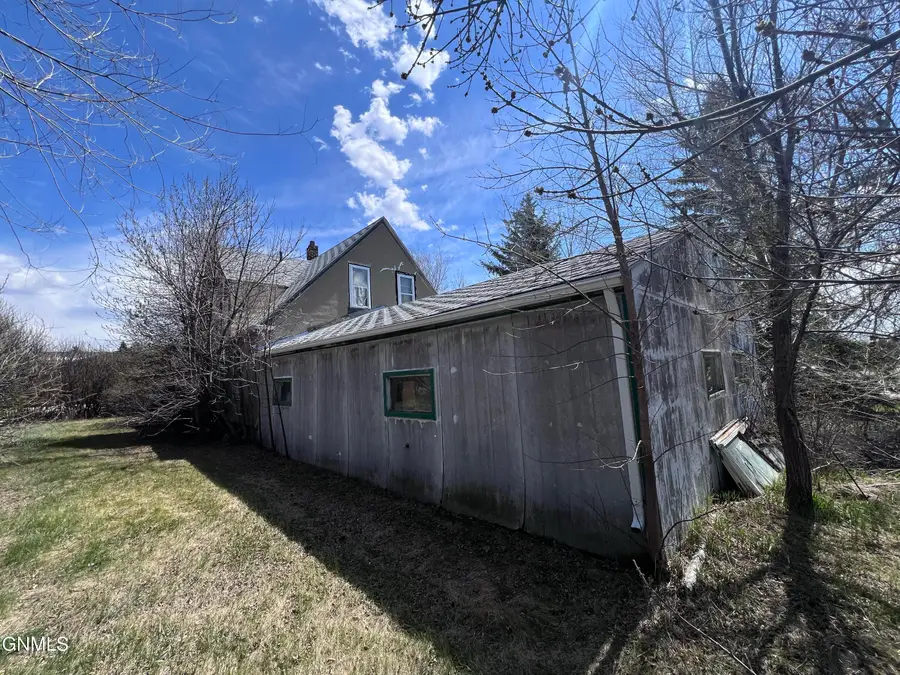 216 2nd Street Sw, Stanley, ND 58784 - #3