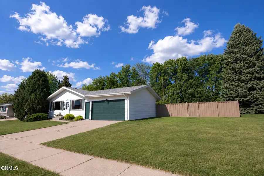 1216 Morningside Street, Bismarck, ND 58501 - #2