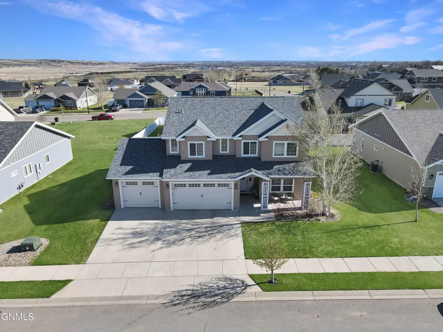 608 70th Street E, Williston, ND 58801 - #2