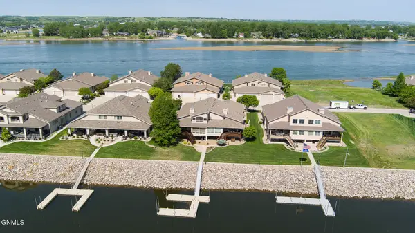 923 Southport Loop, Bismarck, ND 58504