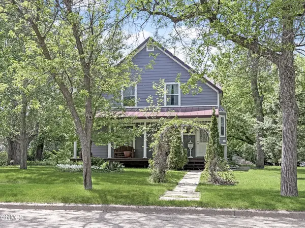 387 7th Avenue N, Carrington, ND 58421