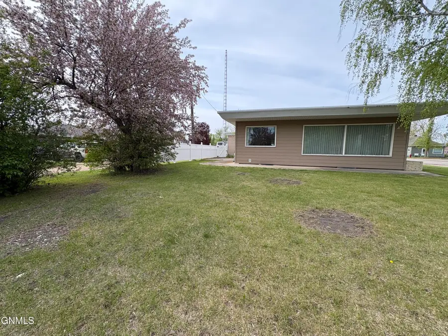 121 4th Street, Edgeley, ND 58433 - #2