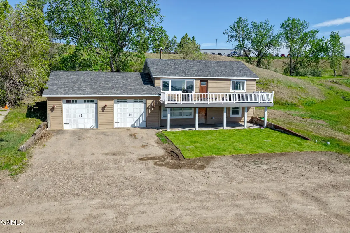 206 32nd Avenue W, Williston, ND 58801 - #1