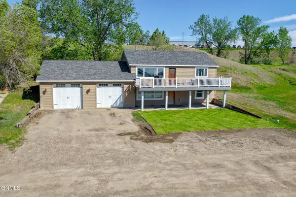 206 32nd Avenue W, Williston, ND 58801