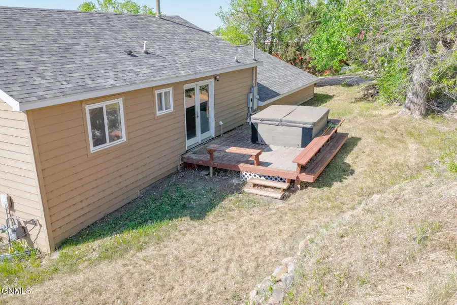 206 32nd Avenue W, Williston, ND 58801 - #3