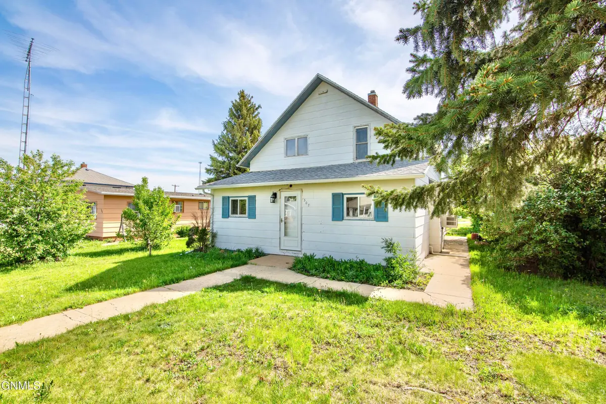 307 Dakota Avenue, Mott, ND 58646 - #1