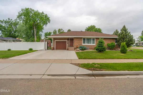 1110 1st Street N, Bismarck, ND 58501