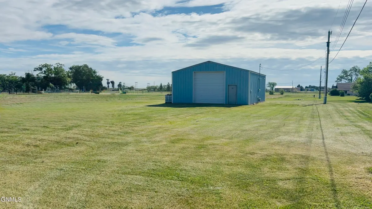 206 C Street N, Glen Ullin, ND 58631 - #1