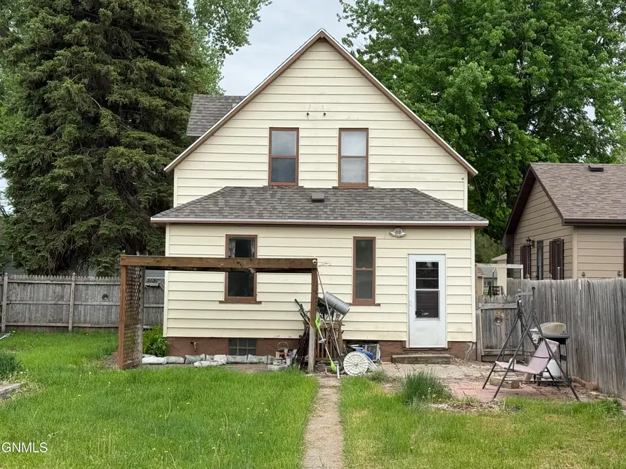 526 3rd Street Sw, Jamestown, ND 58401 - #2