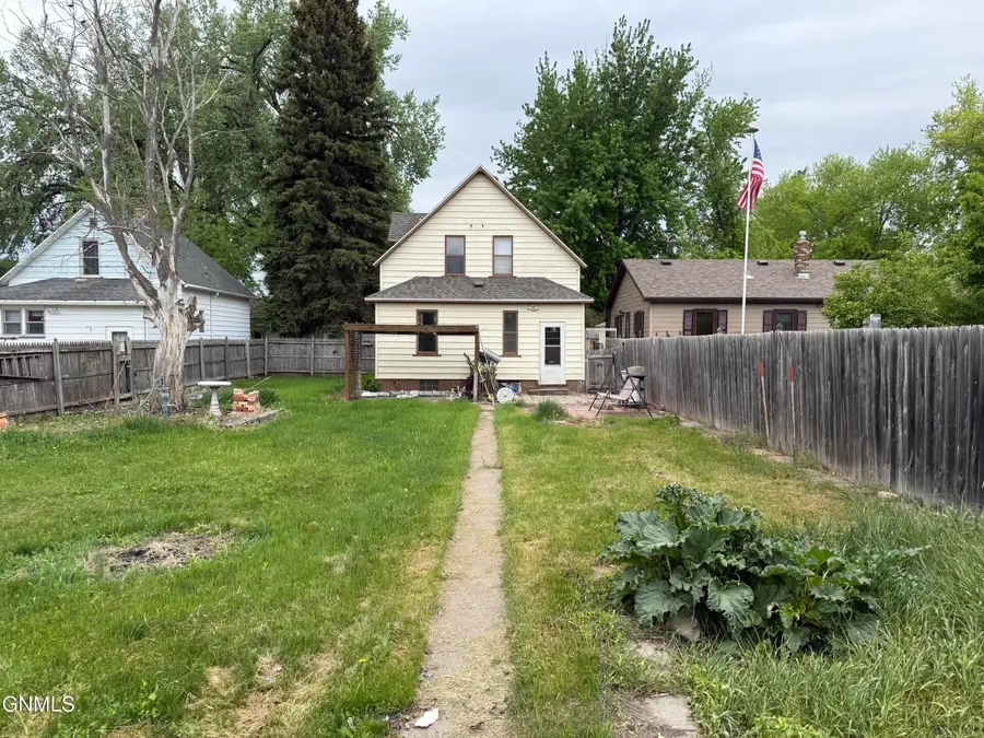 526 3rd Street Sw, Jamestown, ND 58401 - #3