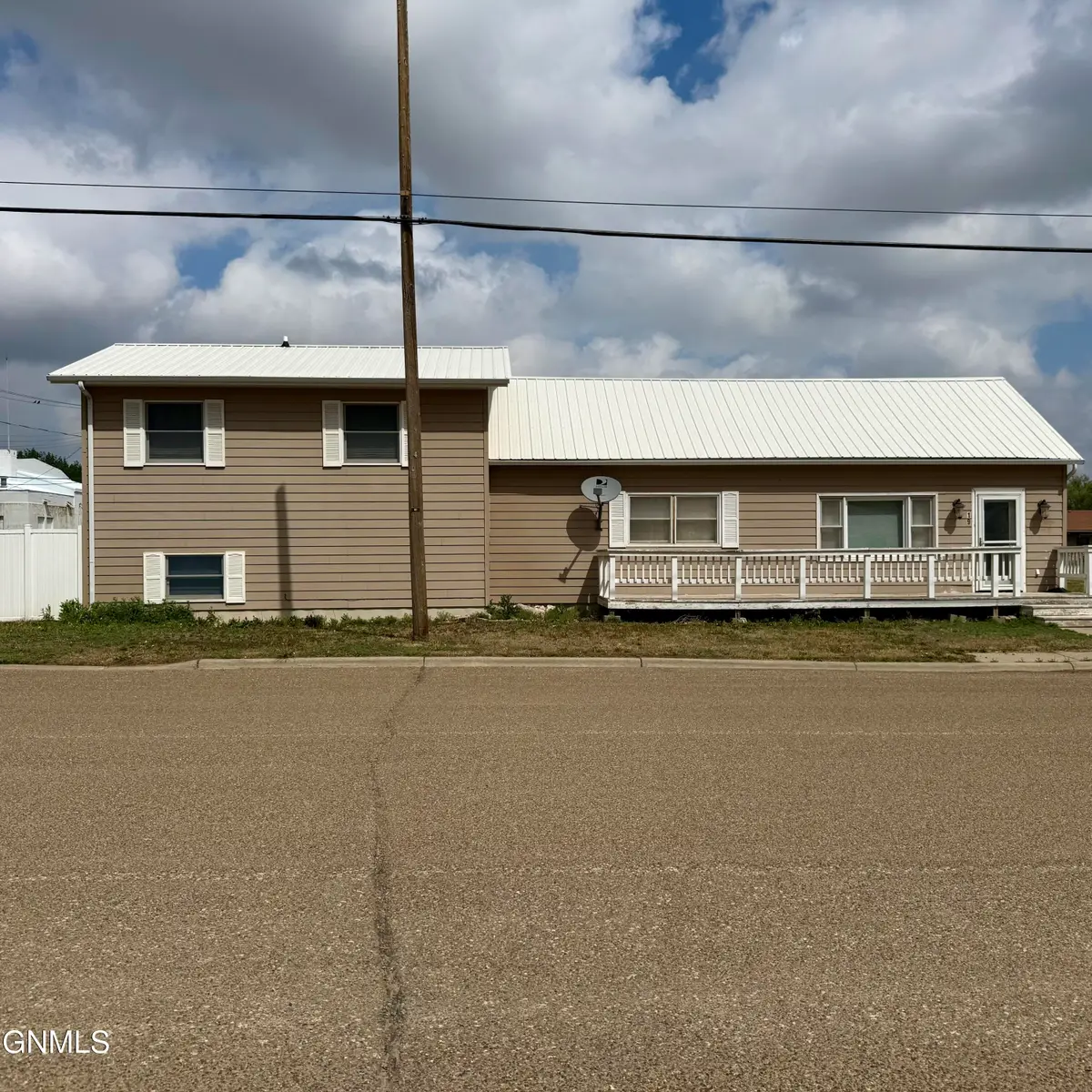 19 2nd Street E, Culbertson, MT 59218 - #1