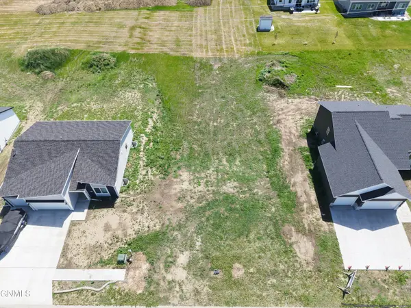 5319 Hendrickson Drive, Bismarck, ND 58504