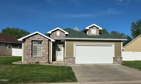 1614 Creekside Drive W, Williston, ND 58801