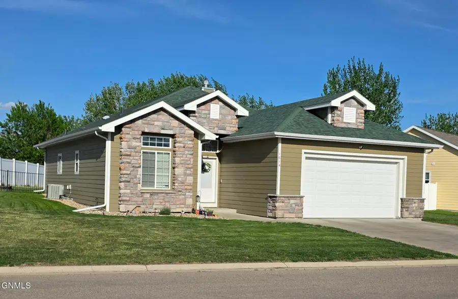 1614 Creekside Drive W, Williston, ND 58801 - #2