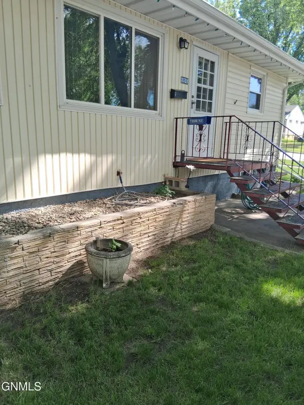 1520 Laforest Avenue, Bismarck, ND 58501