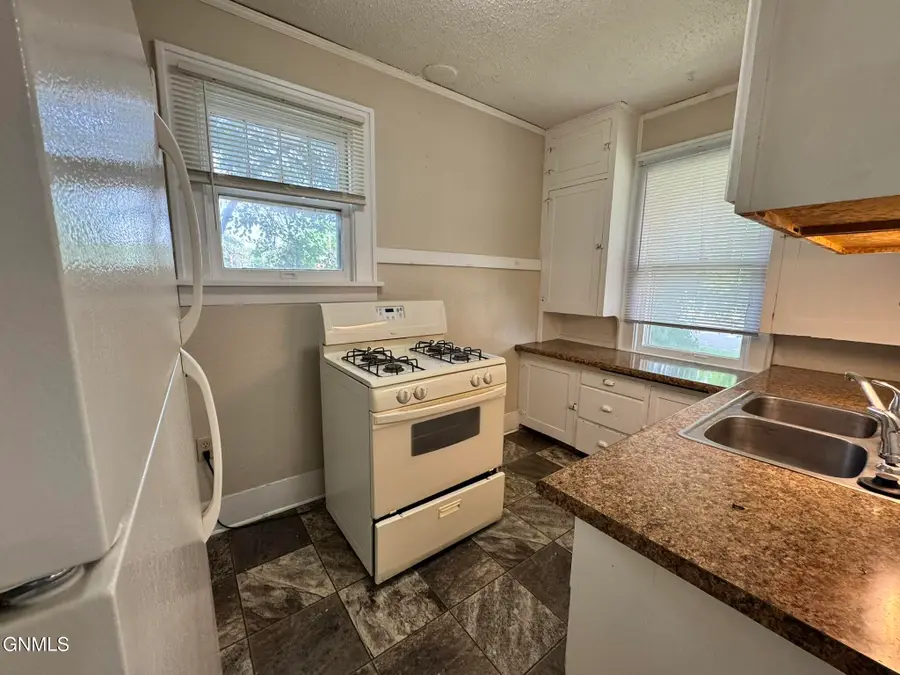 512 3rd Street N, Bismarck, ND 58501 - #3