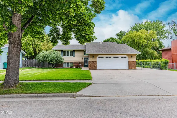 1500 Eastwood, Bismarck, ND 58504