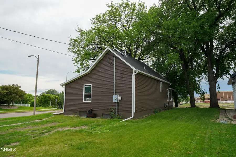 323 9th Street, Bismarck, ND 58504 - #3