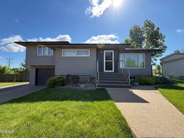 312 E St S, Glen Ullin, ND 58631