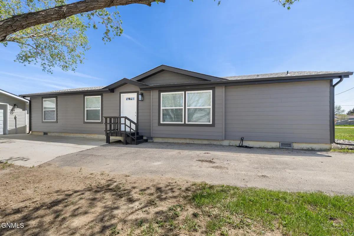 608 1st Avenue Nw, Crosby, ND 58730 - #1
