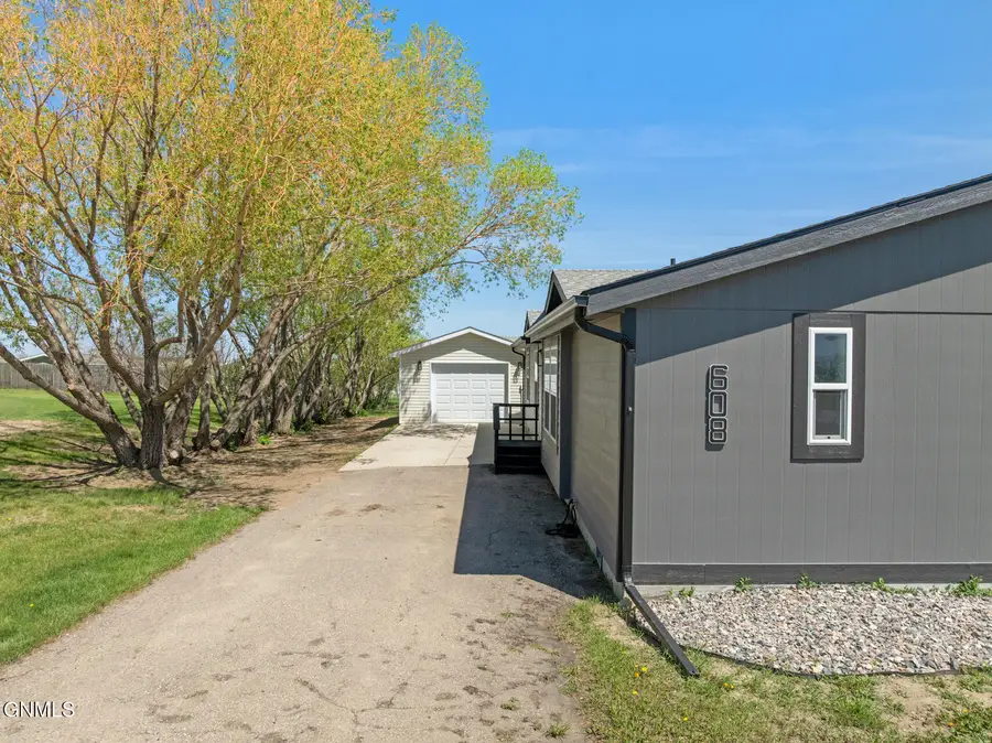 608 1st Avenue Nw, Crosby, ND 58730 - #2