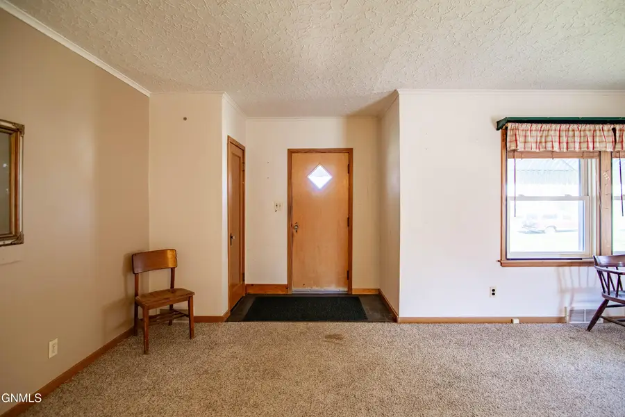 103 Iowa Avenue, Mott, ND 58646 - #2