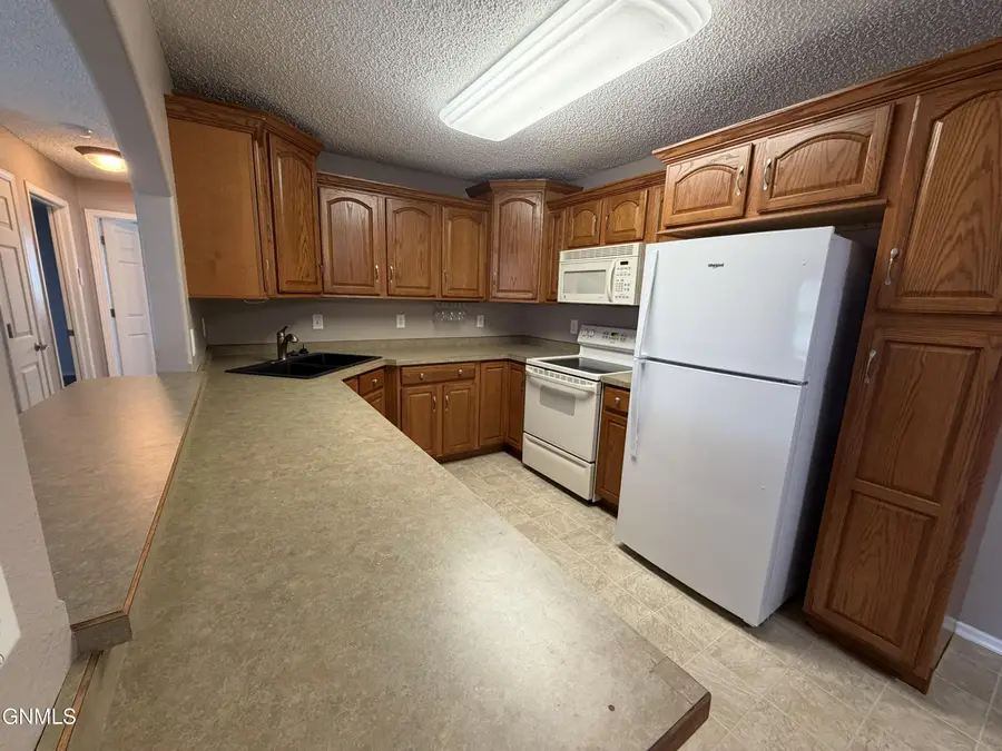 120 Lake Avenue #4, Bismarck, ND 58504 - #2