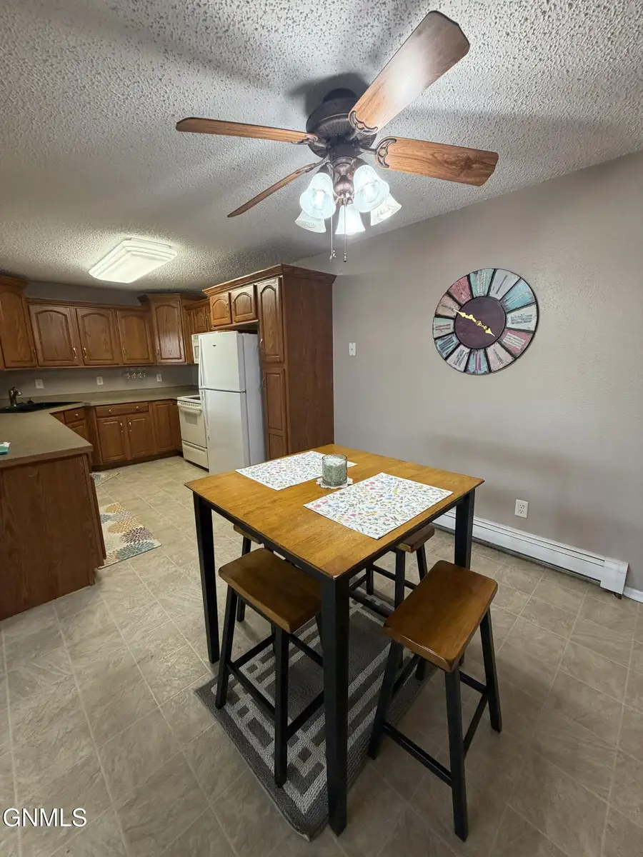 120 Lake Avenue #4, Bismarck, ND 58504 - #3