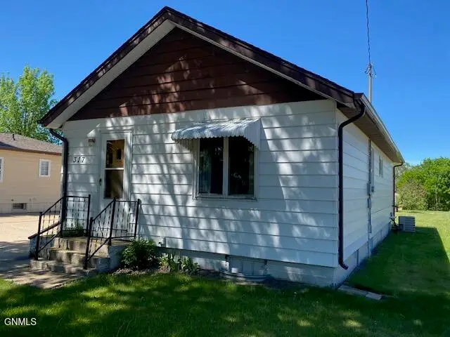 317 3rd Avenue Nw, Beulah, ND 58523 - #1