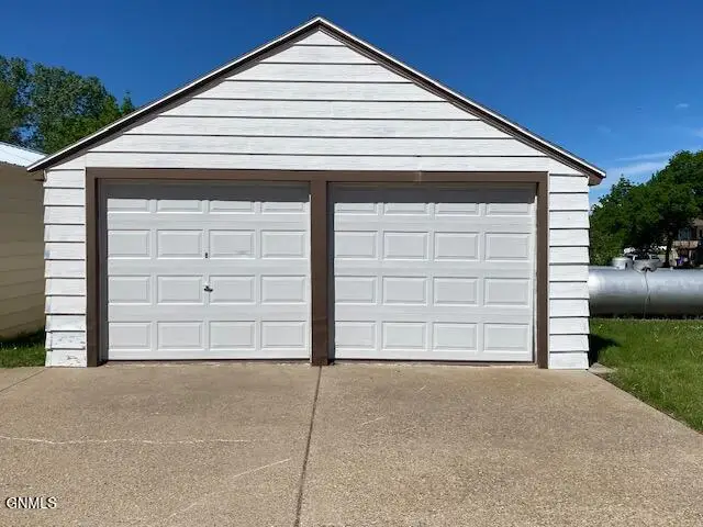 317 3rd Avenue Nw, Beulah, ND 58523 - #2