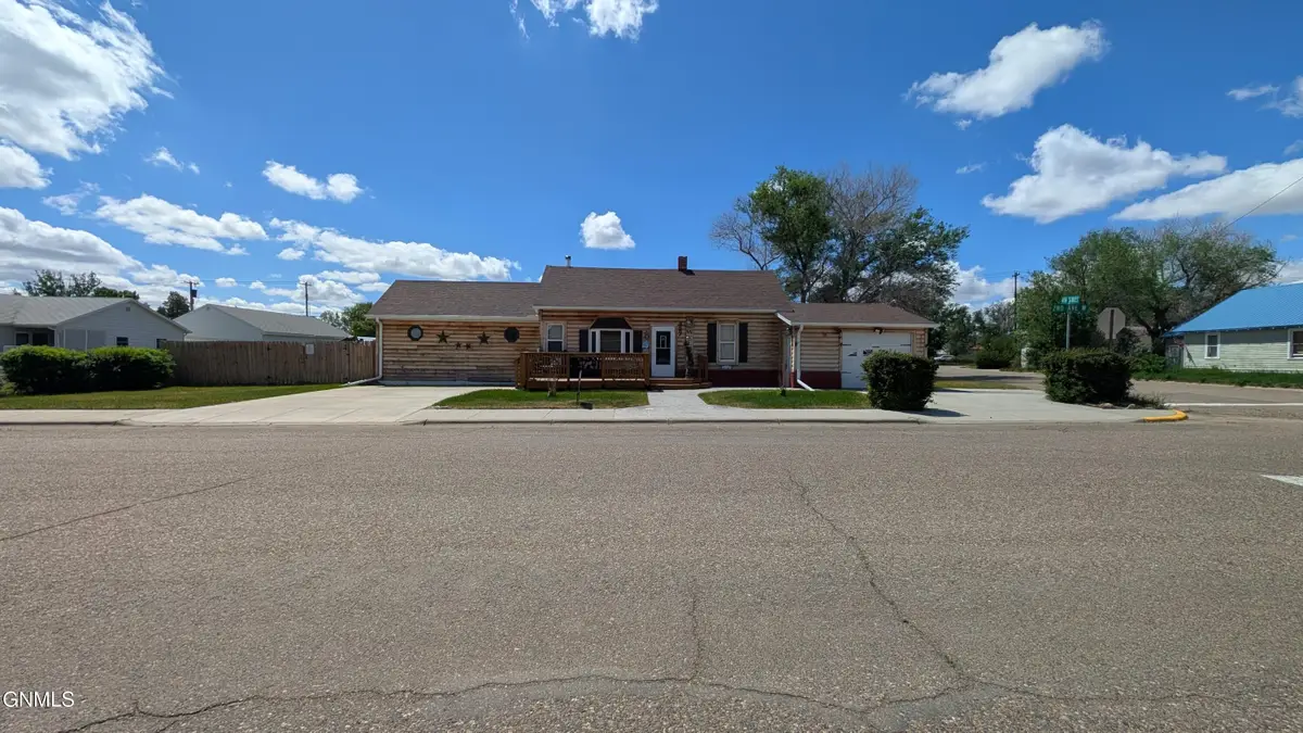 327 2nd Avenue W, Culbertson, MT 59218 - #1