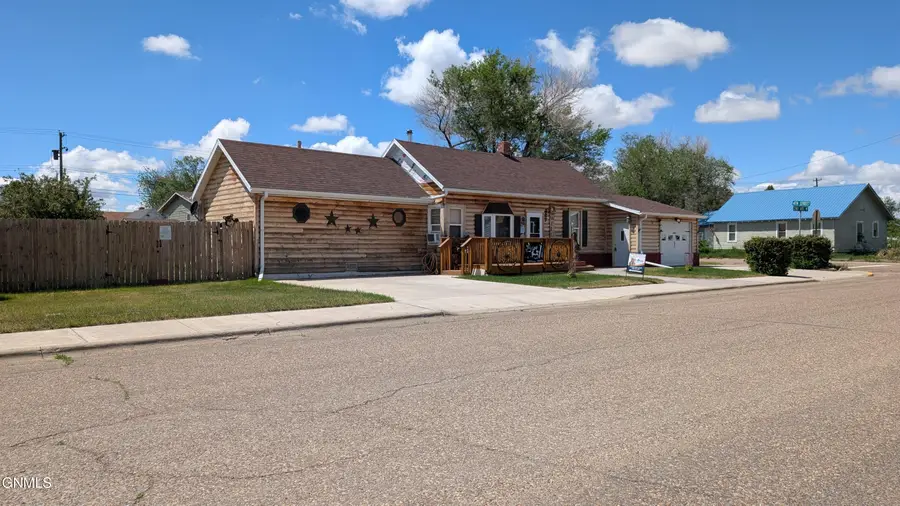 327 2nd Avenue W, Culbertson, MT 59218 - #2