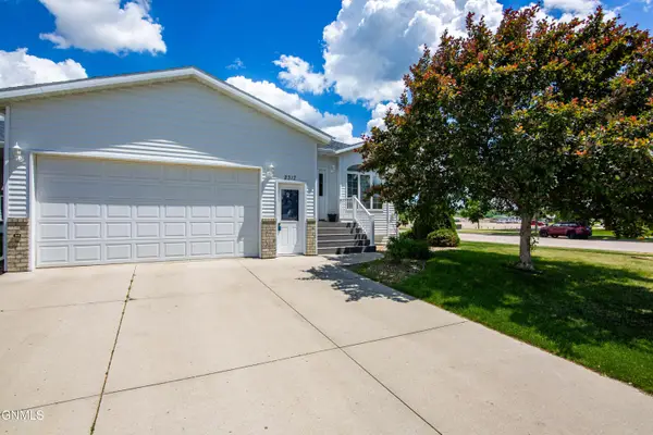 2317 Santa Barbara Drive, Bismarck, ND 58504