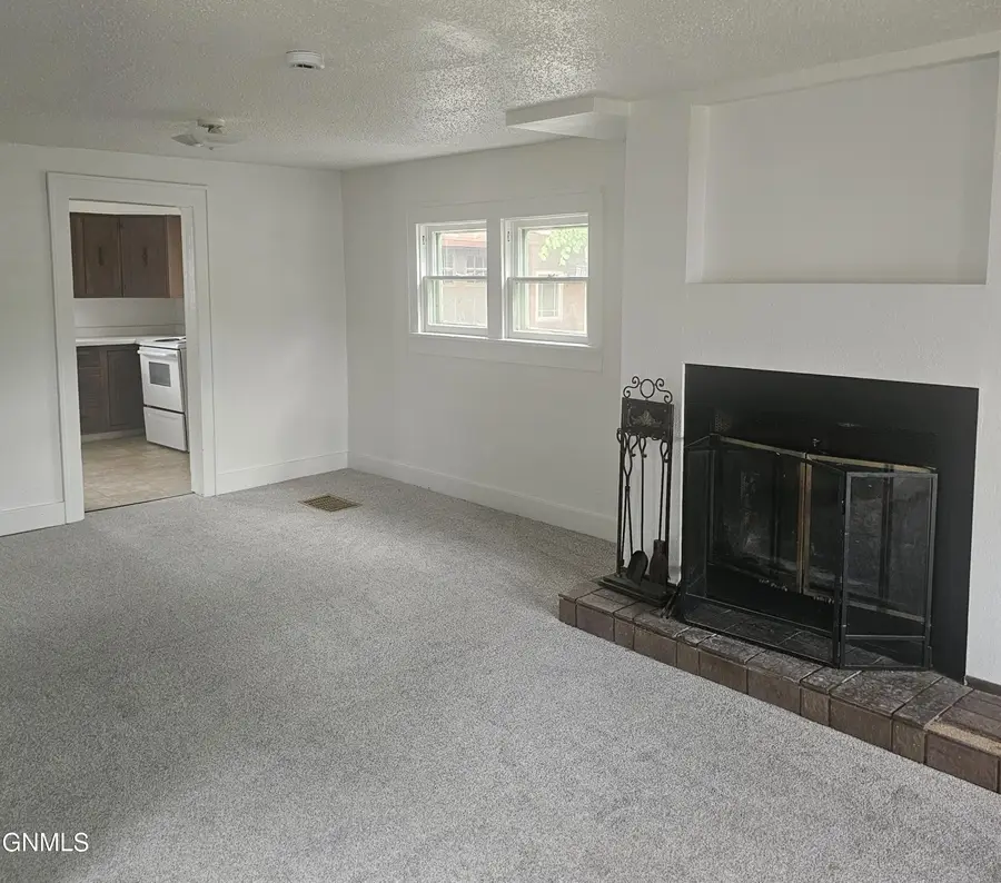 405 5th Avenue Nw, Jamestown, ND 58401 - #3