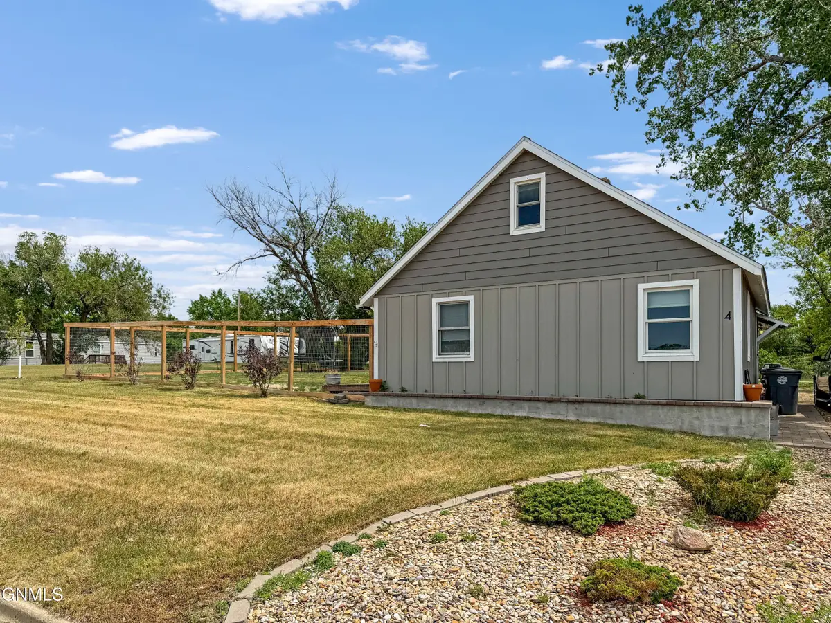 4 Hanks Street, Grenora, ND 58845 - #1