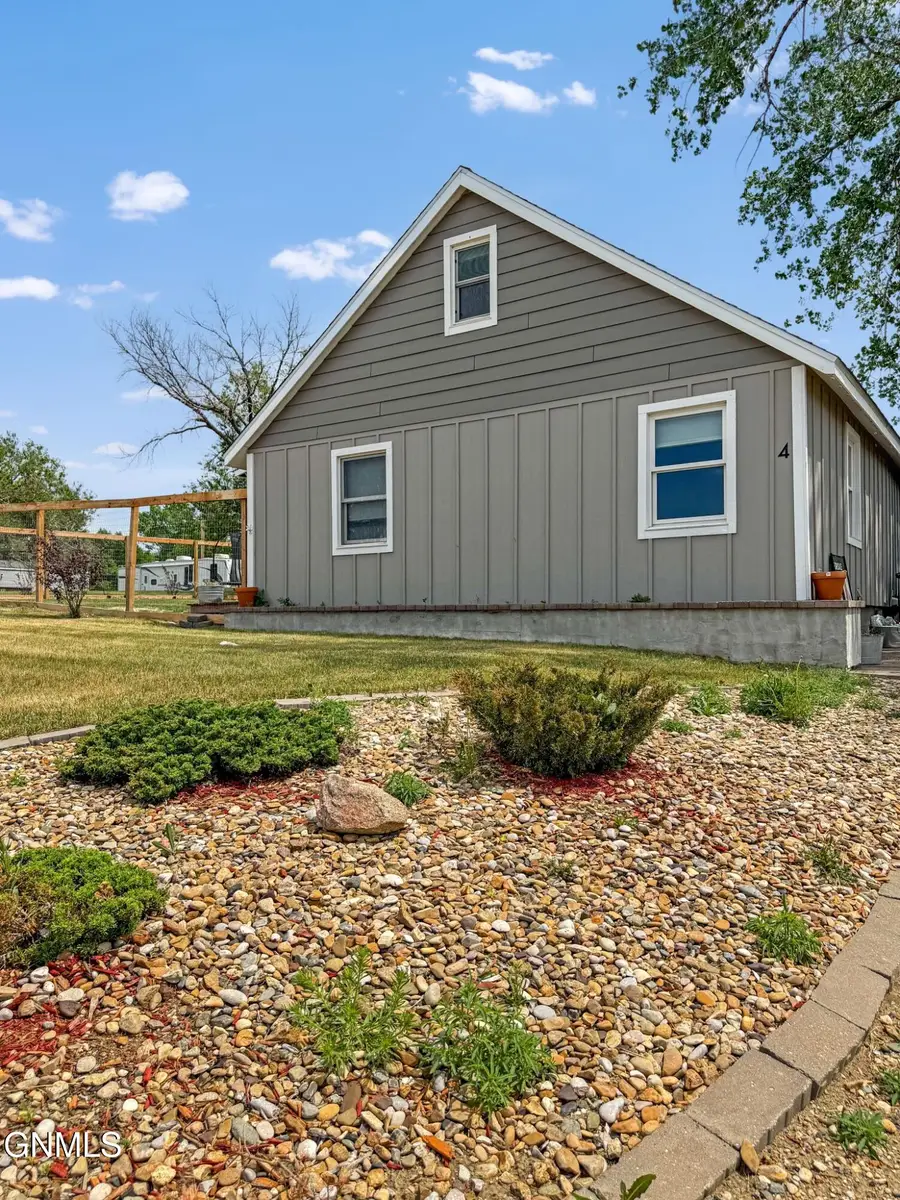 4 Hanks Street, Grenora, ND 58845 - #2