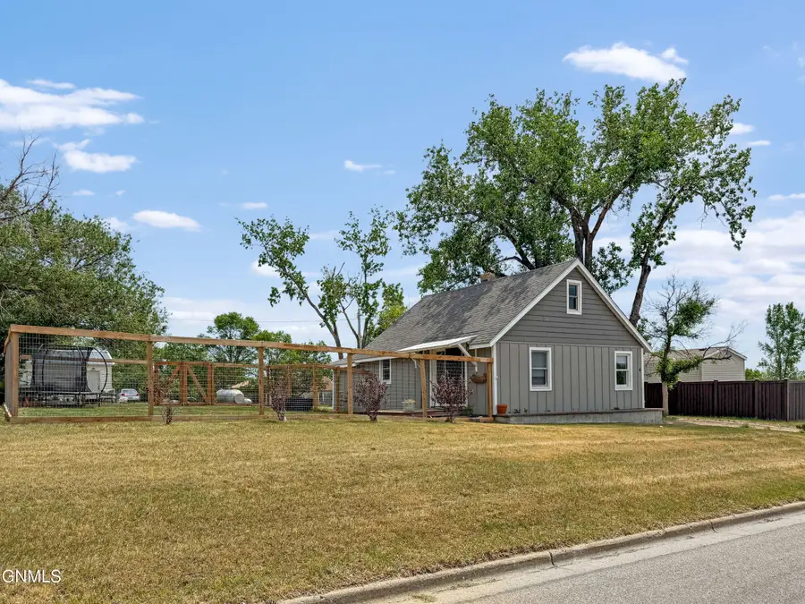 4 Hanks Street, Grenora, ND 58845 - #3