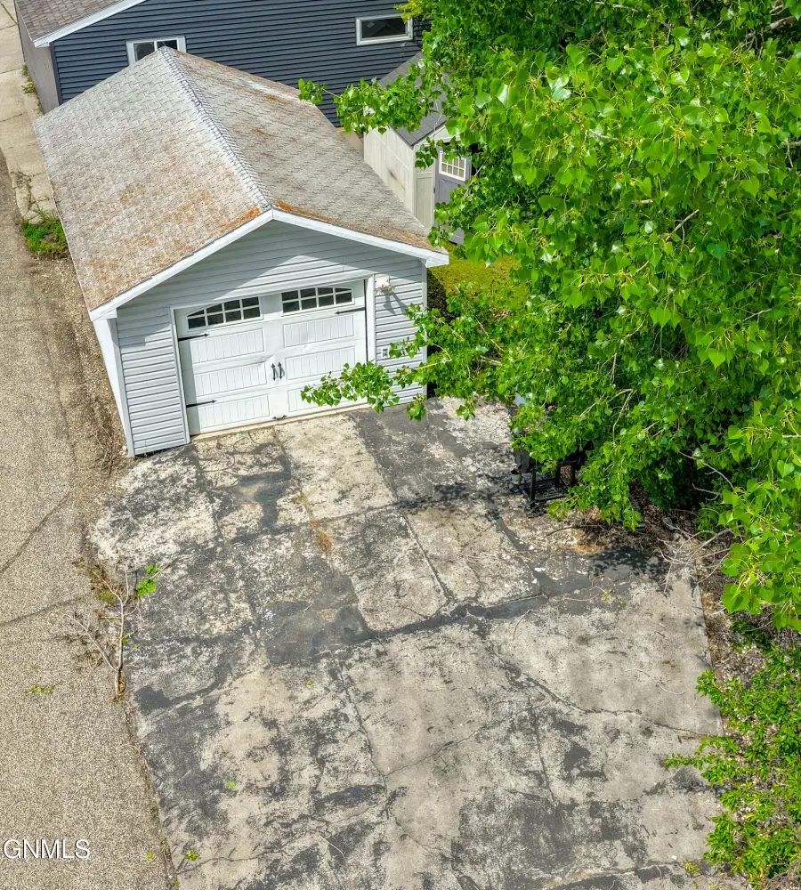 807 20th Street E, Williston, ND 58801 - #2