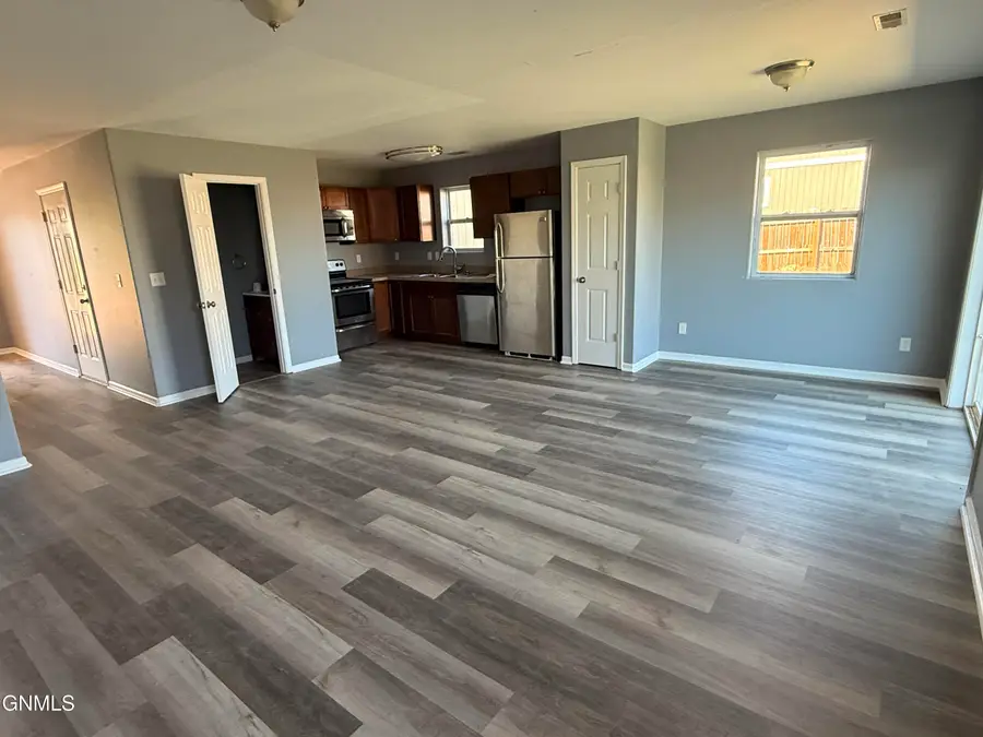 3306 10th Avenue Ne, Watford City, ND 58854 - #2