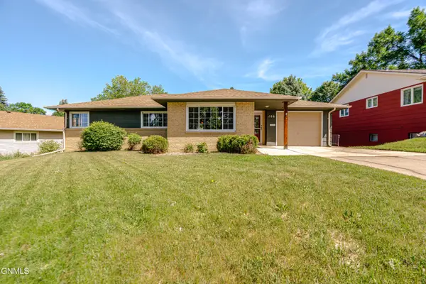 106 Divide Avenue E, Bismarck, ND 58501