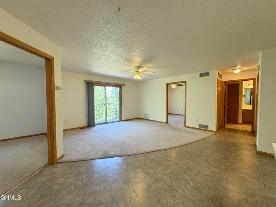 131 3rd Avenue Se #307, Mandan, ND 58554 - #3