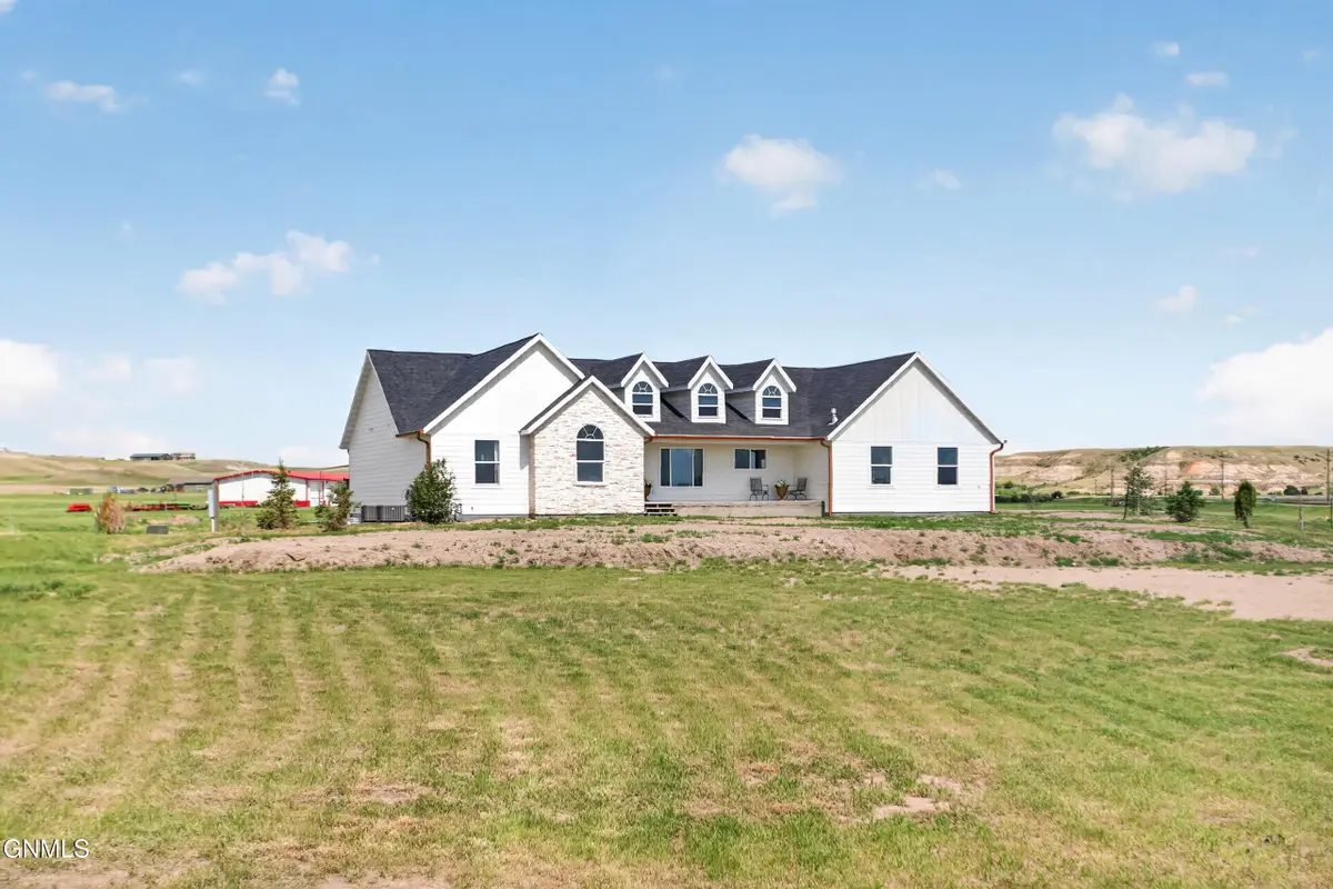 1114 37th Avenue Se, Williston, ND 58801 - #1