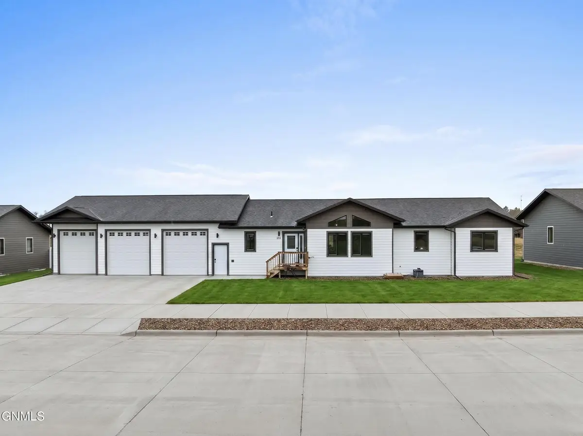 201 11th Avenue Nw, Watford City, ND 58854 - #1
