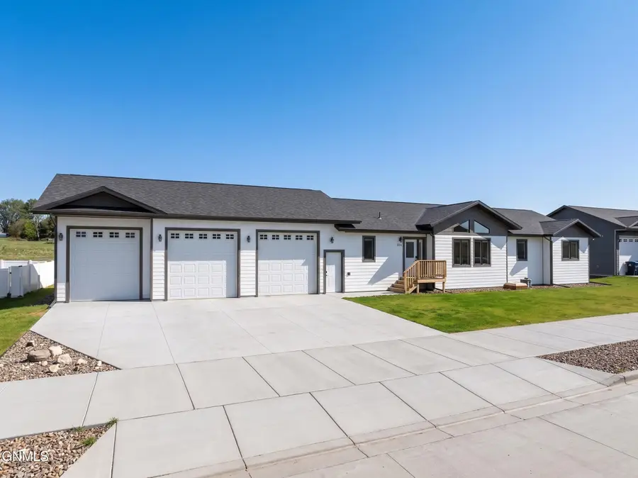 201 11th Avenue Nw, Watford City, ND 58854 - #2